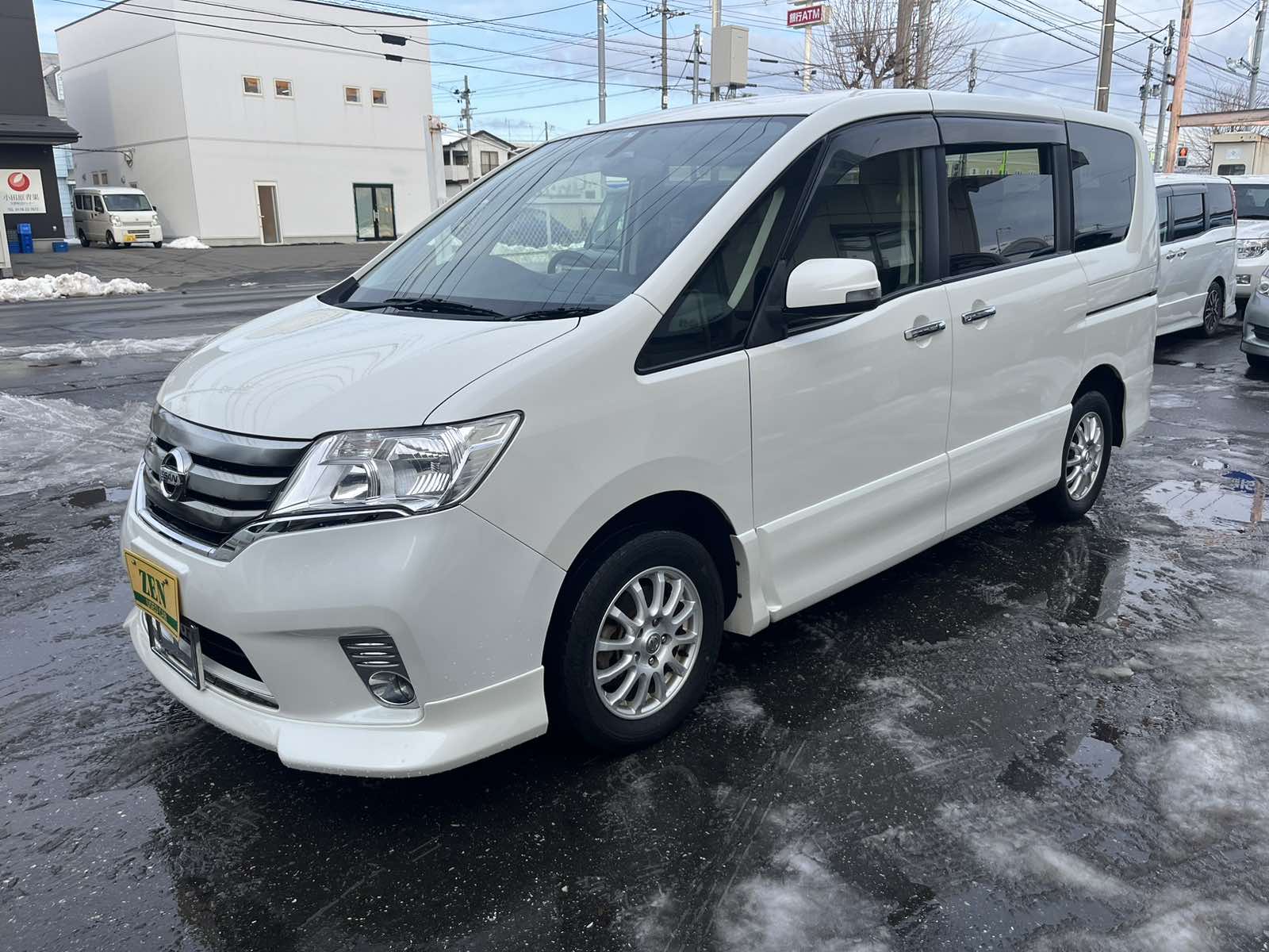 2013-nissan-serena