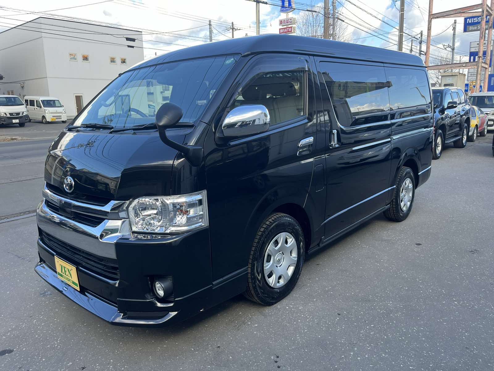 2018-toyota-hiace-wagon