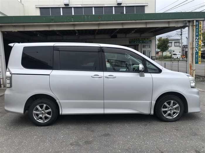 Used 2012 Toyota Voxy for sale - Zen Co. Ltd.