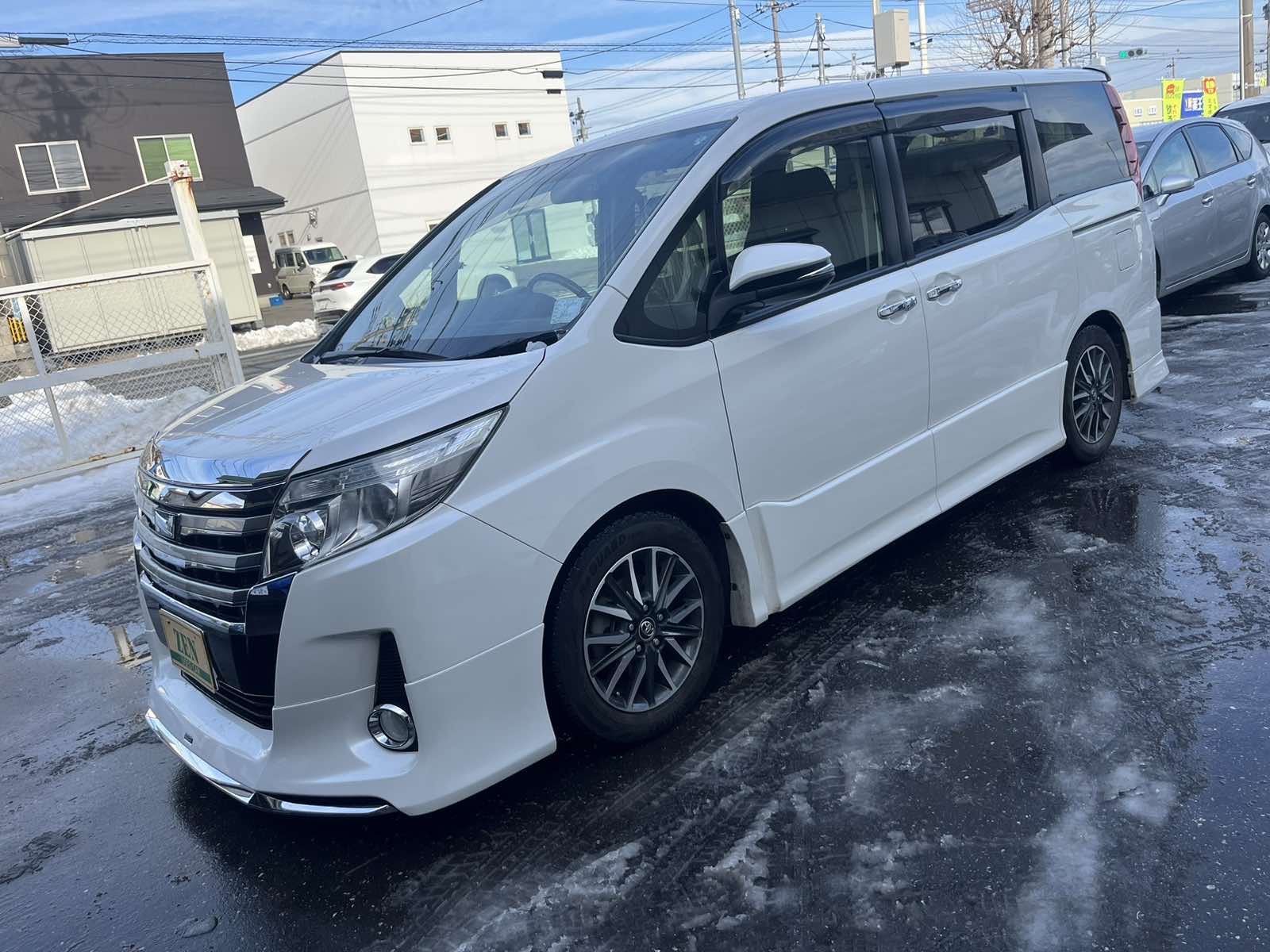 2014-toyota-noah