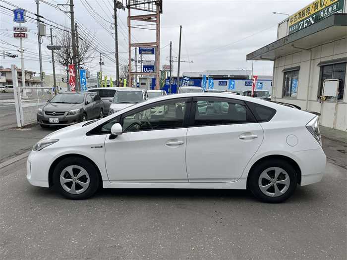 Used 2014 Toyota Prius for sale - Zen Co. Ltd.